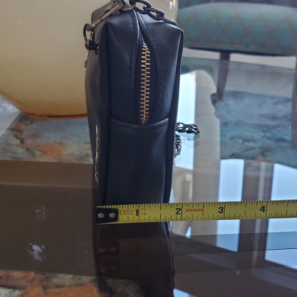 Chanel Glossy Black Cosmetic Case - Picture 4 of 5